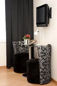 Le Parisien Hotel